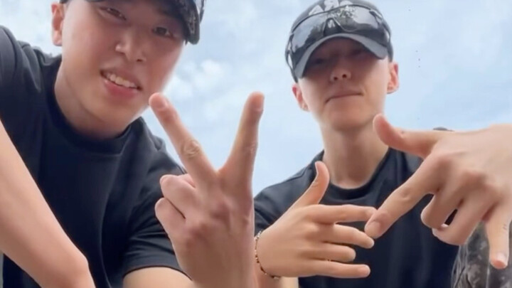 Kwon Soon-young is at it again with a new military uniform challenge!!!!!