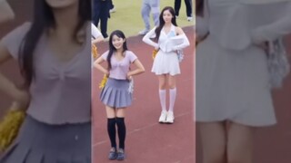 Học tỷ, đừng nhảy nữa, dây áo của chị đã bị đứt rồi!