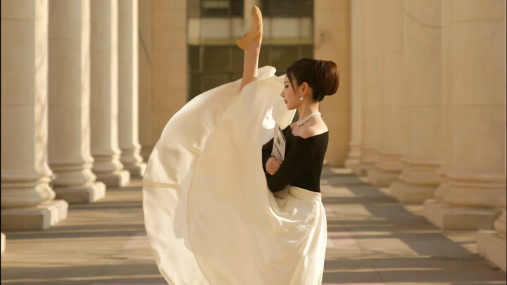 Phiên bản đầy đủ điệu nhảy “Tango trong phim ‘Ngửi hương nhận ra người phụ nữ’”: “Trong điệu tango, 