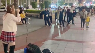 Buka mulutmu dan berlutut!!!Lagu tema "Kimetsu no Yaiba" dinyanyikan di jalanan Shenzhen!!!