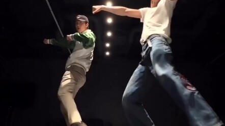 Main Dance Line! Kim Jong-in and Oh Se-hun's new song "Rover" dance challenge video released
