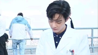 头发真多啊怎么吹都没发缝哈哈哈