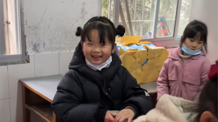 Di dirinya, aku seakan melihat kembali wajah paling bahagia saat kecil dahulu