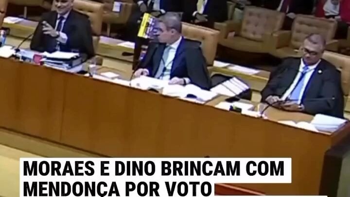 Moraes e Dino brincam com Mendonça