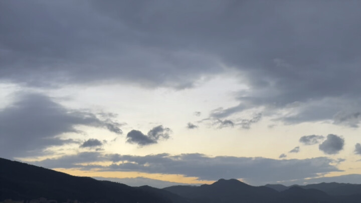 Went for a stroll at the Haihong Dam—just as the sunset was ending, the sun set in the west, and nig