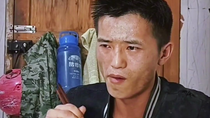 Nỗi xót xa và bất lực của người đàn ông trung niên, làm đàn ông thật chẳng dễ dàng