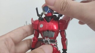 Pengendara polisi Kamen Rider Accel Patung Tulang Bandai kurang dari 400? Untuk merayakan peluncuran