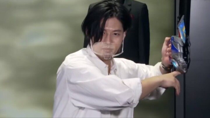 Gaigula: What Ultraman can't I transform into? ? I can transform into anything!!