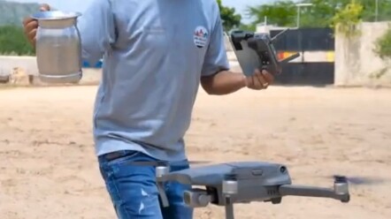 Tạt nước bạo lực, máy bay vẫn không nổ! Hội đam mê bay Ấn Độ thử nghiệm cực độ với drone DJI