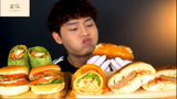 Mukbang: Ăn bánh mì và hamburger#anngon