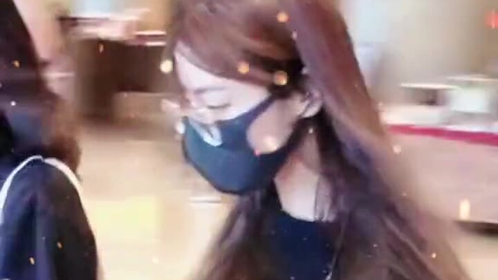 เธอเปลี่ยนไปหรือเปล่า เธอกำลังมองหาบางอย่างที่จะพูดจริงๆ หรือ คุณไม่จำเป็นต้องดูมันถ้าคุณไม่ชอบ แต่ท