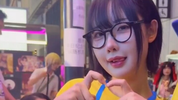 Gadis Korea yang selalu berbicara tentang belajar menjadi berani, cosplay gadis Korea benar-benar ad