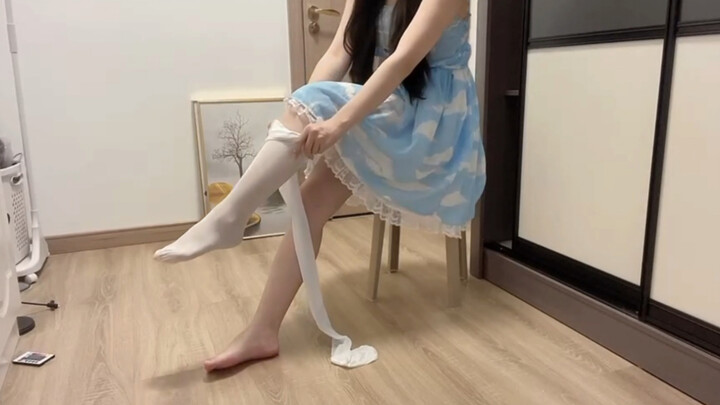 White-silk review: Pairs perfectly with a little skirt for that quintessential Japanese vibe!