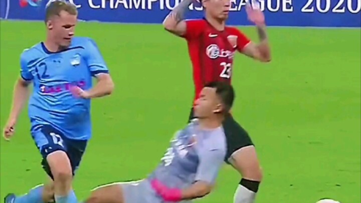 Timnas China, menyerah begitu saja dengan meninggalkan pertahanan—tanpa perbandingan, tak ada rasa s