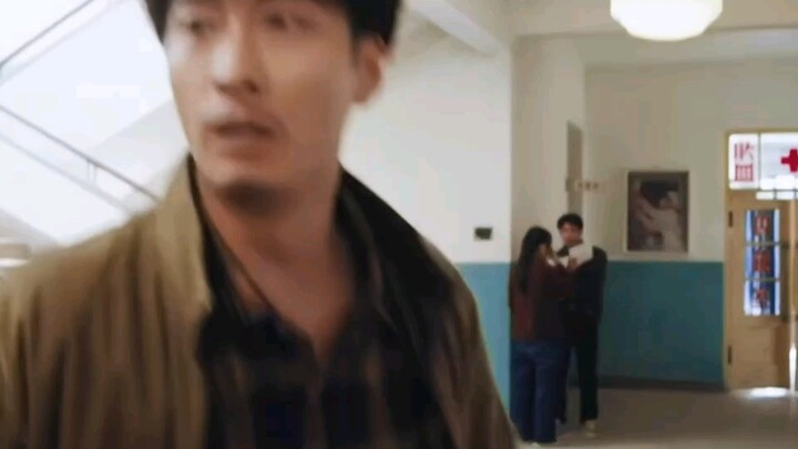 The young couple is too busy arguing to care for their baby—look, the child’s lips have turned purpl