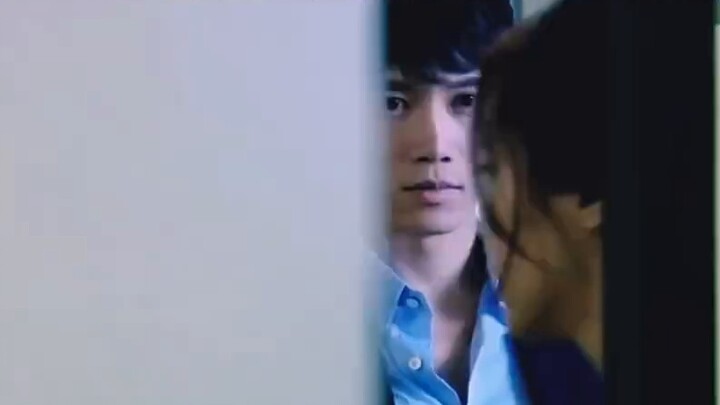 Bagaimana mungkin kita bisa melewatkan presiden kita di jalur melupakan asal usul kita ini? Kemarila