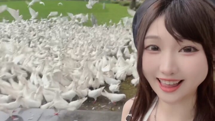 Yay～ another day where everyone else gets to eat while I’m left out in the cold… [So jealous] [So je