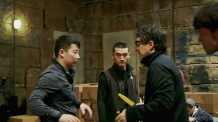 This is Jackie Chan's physical condition at the age of 63. Behind the scenes of the fight scene in "