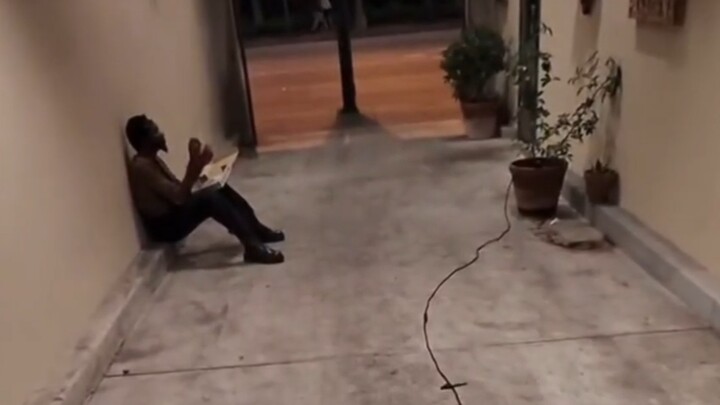 พี่แค่อยากจะเพลิดเพลินกับพิซซ่าของเขาเท่านั้น