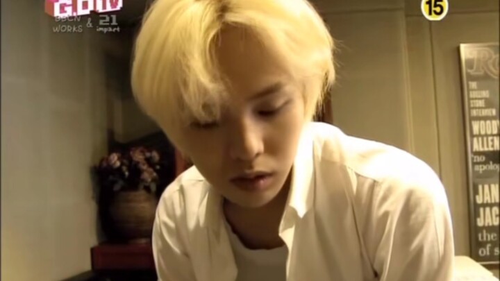 ดาราฟีเจอริ่ง《Hello》และซ้อมในห้องเต้นของ GD