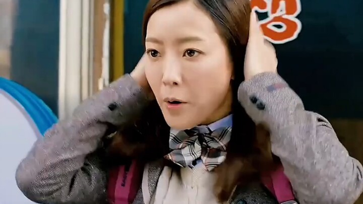 Middle-Aged Mom Re-enrolls in High School and Slaps Her Homeroom Teacher on Her First Day of Class!