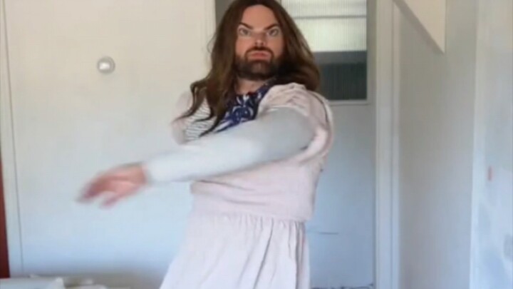 Megan dễ thương, nhảy trực tuyến