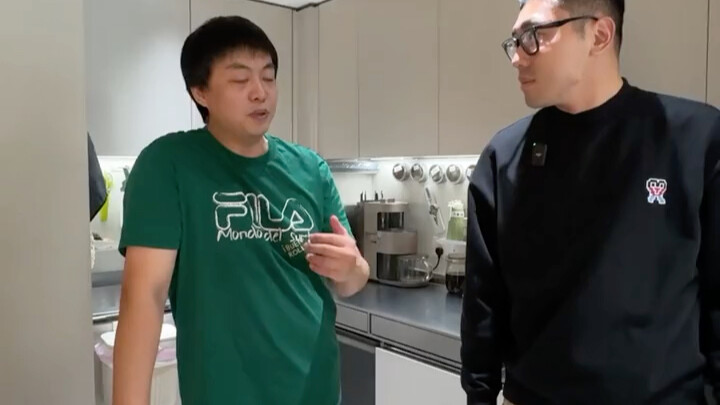 قام الأب بتجديد منزل قديم مساحته 90 متراً مربعاً وتحويله إلى ساحة لعب وغرفة سرية!