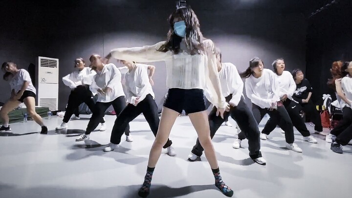 นี่มันนักฆ่าชัดๆ! เวอร์ชันสตูดิโอเต้นรำ "Nightmare" ของ Li Zixuan