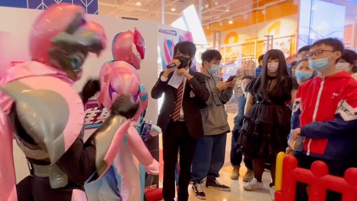 [Kamen Rider REVICE Levis Fan Meeting] How come a girl gets transformed by Kamen Rider? !