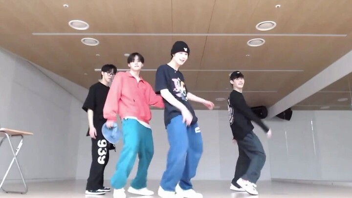 เด็กฝึกหัด BigHit ไลฟ์สดคัฟเวอร์เพลง "Mmmh (KAI)"