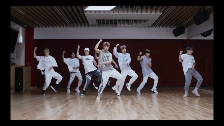 Về chuyện nửa đêm tôi lướt video nhảy múa và tìm được những đoạn clip quý giá