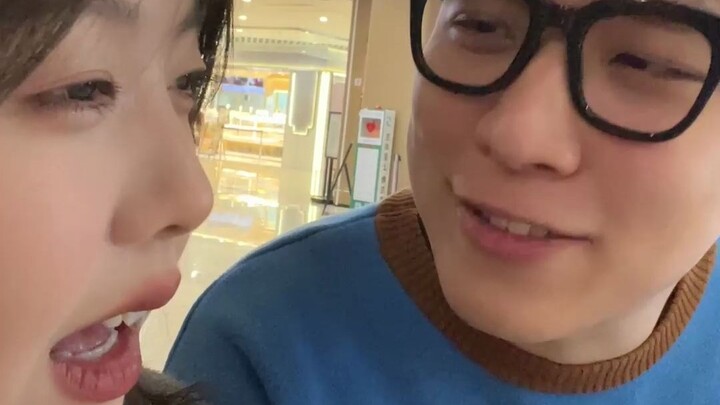 Yêu qua mạng gặp mặt thực tế