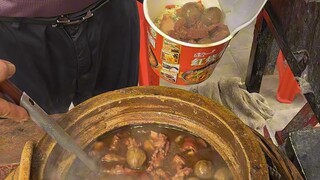 บะหมี่กึ่งสำเร็จรูปเนื้อแท้บนถนนชิชิ