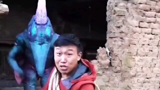 Baru kemudian sadar, sejak awal minta bantuan Sun Wukong untuk meminjam Tongkat Emas saja sudah mula