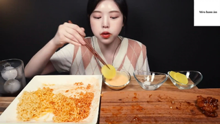 Mì gói xào + mì gói xào phô mai + gà chiên giòn rụm cuối #meohaman