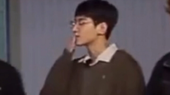 [All Won-young] When your leader suddenly leads the team in greeting you just as you’re yawning…