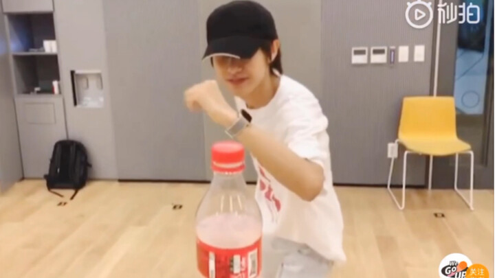 【Huang Renjun, Lee Dainu】Aku benar-benar ngakak liat tantangan tutup botol dari dua anak ini!