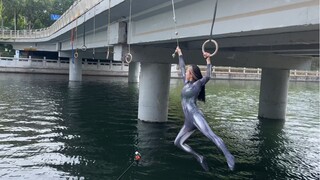 钢管舞女生网红桥吊环挑战