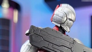 Chơi với Ultraman Zoffie di động không khác gì thế hệ gốc