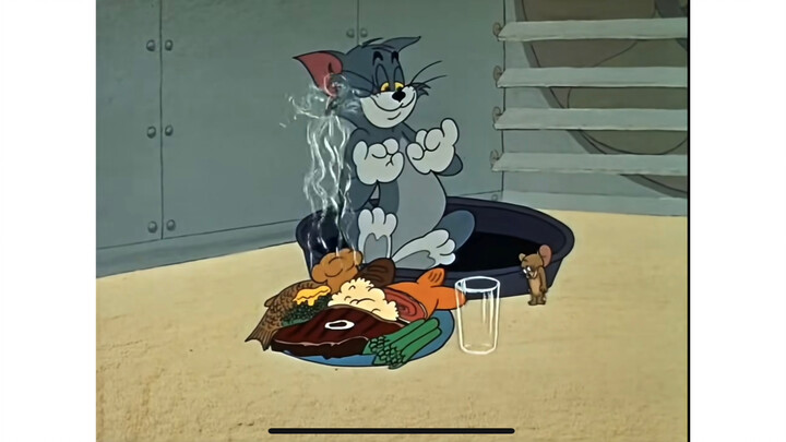 Anak kucing di tengah badai salju