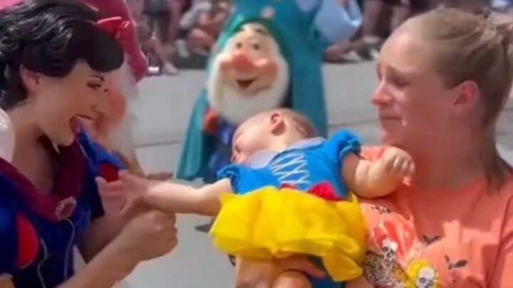 “The reactions of human babies when they see their favorite cosplay”