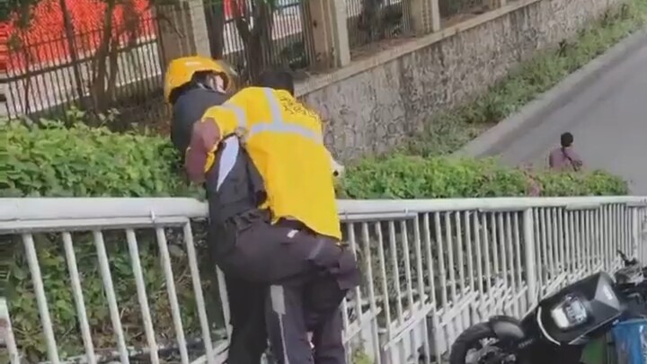 “Cuộc chiến cuối cùng của các shipper năm 2023” 2. Chúng tôi ra ngoài không phải để đánh đấm, chỉ đơ