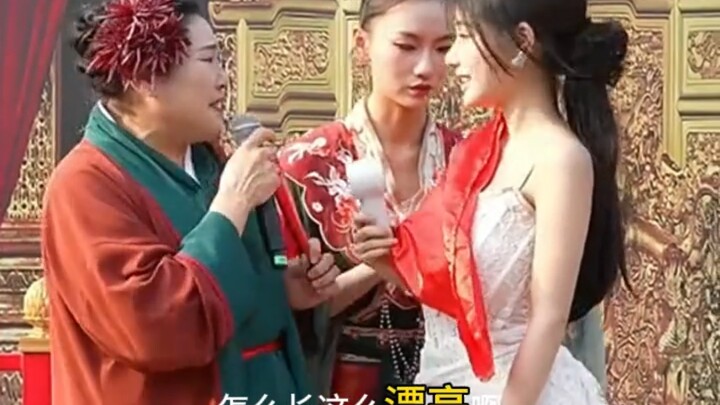 The NPCs at the scenic area are truly handpicked beauties.