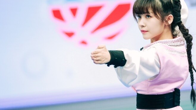 Lai Meiyan must have grown up eating cuteness. The female martial arts elementary school student loo