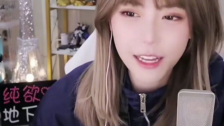 周淑怡回应自己余额三千万...