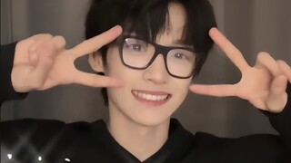 อ๊าา ไม่ไหวแล้ว จื่อหยูจะน่ารักได้ขนาดนี้เชียวเหรอ ในเมื่อเธอเต้นท่ามือ!!! (คอลเลคชั่นน่ารักสุดๆ)