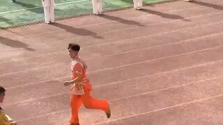 小伙子应急方案很多嘛