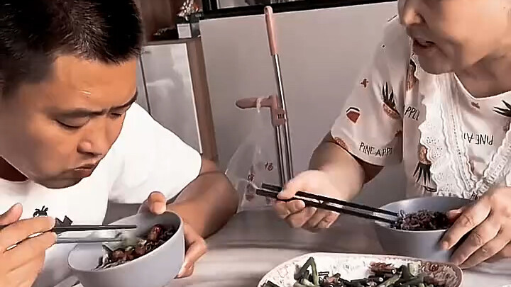 Chỉ vài giây ngắn ngủi đã khiến bao người ghen tị