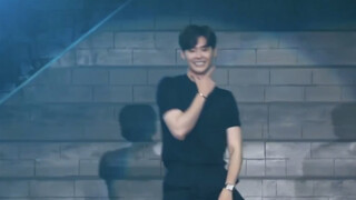 Lee Jong Suk was so shy while dancing to Psy's "New Face," but he insisted on doing it seriously. Ha