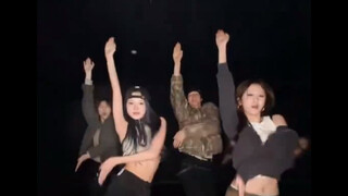 شو يونجين وهونغ أونتشاي × مارتن وكيم جوهيون يلتهمونها 🍅🍝 تحدي السباغيتي